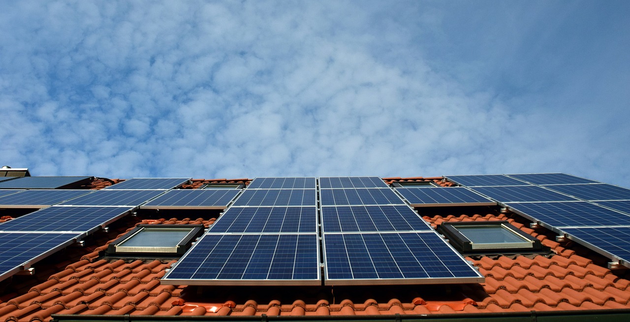 Falownik, mikroinwerter, optymalizator mocy paneli słonecznych – czym są i który wybrać?